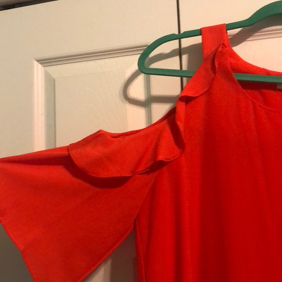 Orange quarter length ruffle top - Picture 2 of 3